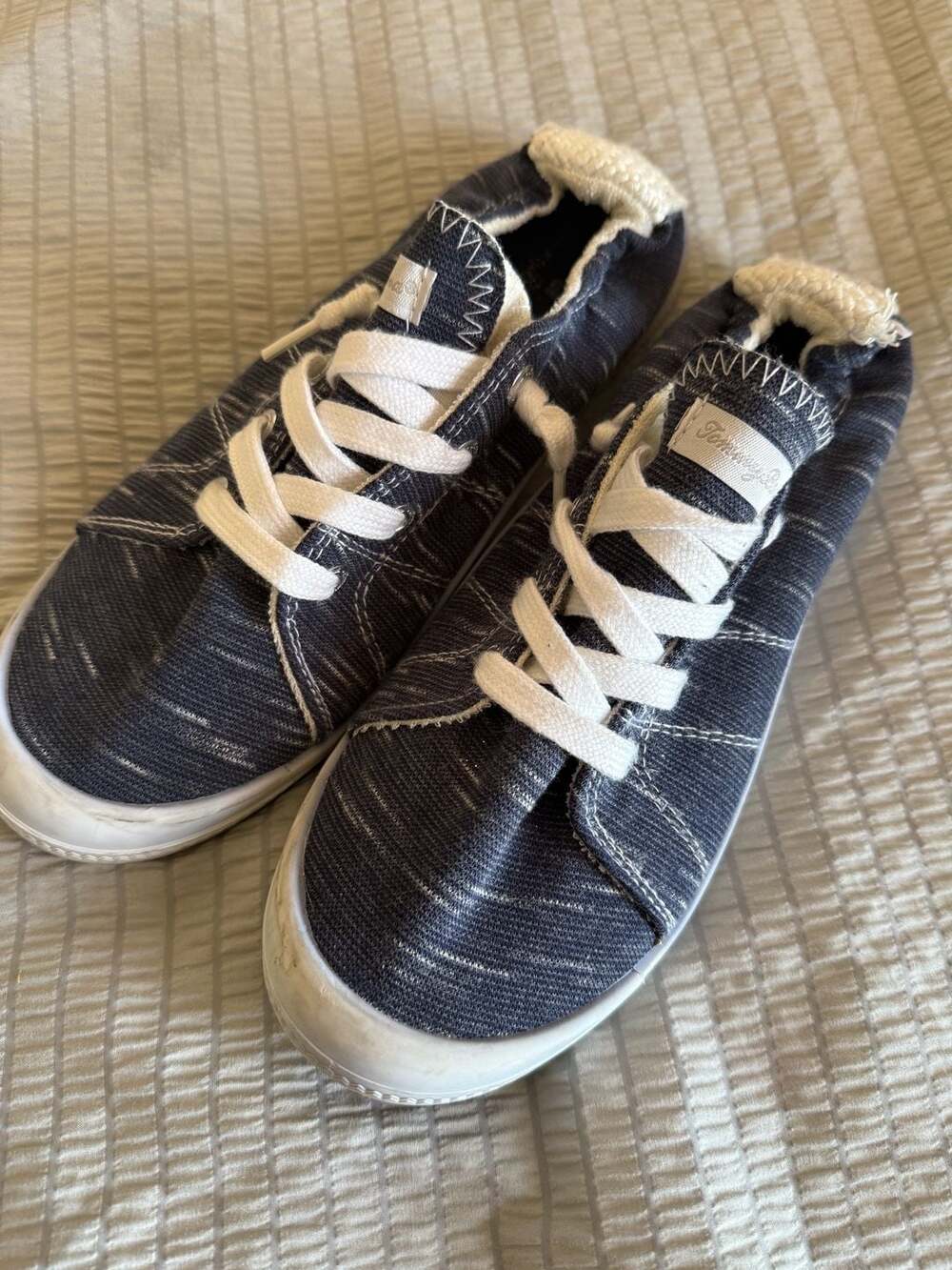 Tommy Bahama Women's Navy Knit Scrunch Back Slip-On Sneakers